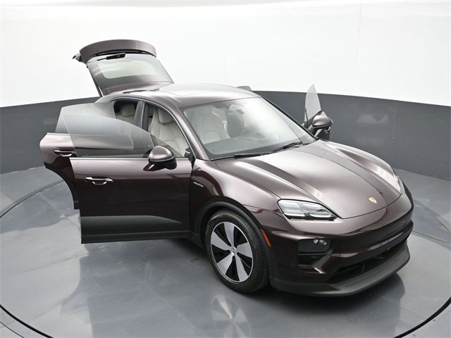 Used 2024 Porsche Macan 4 Electric image 32