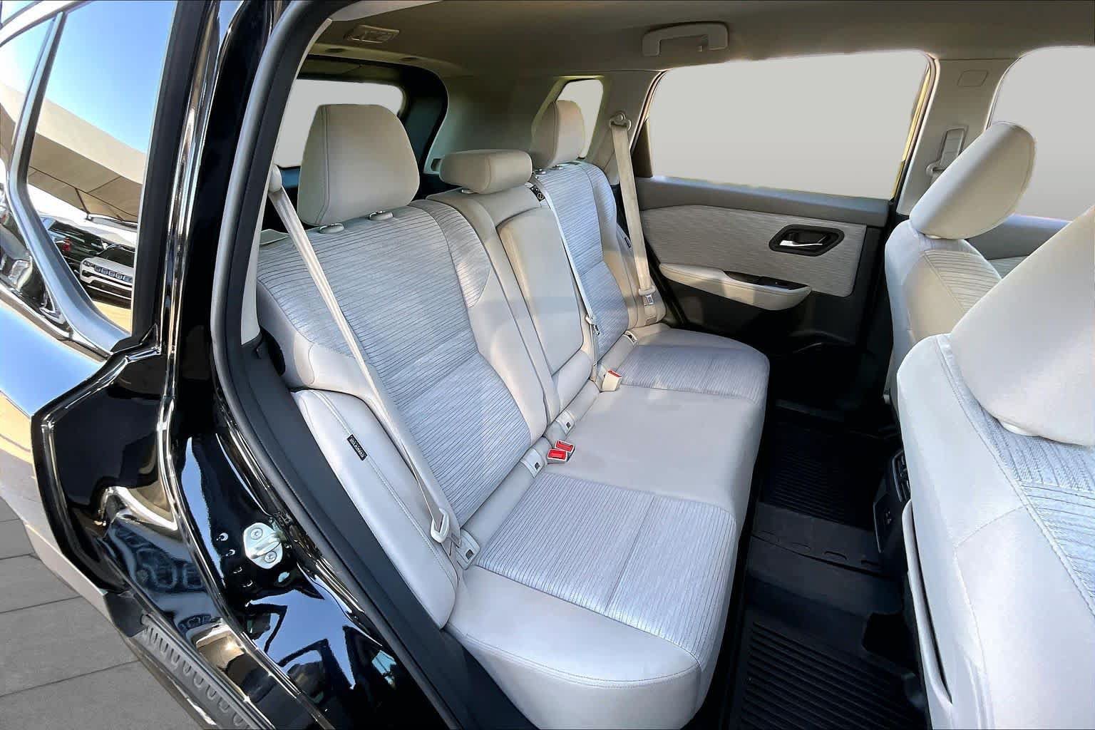 Used 2023 Nissan Rogue SV FWD image 19
