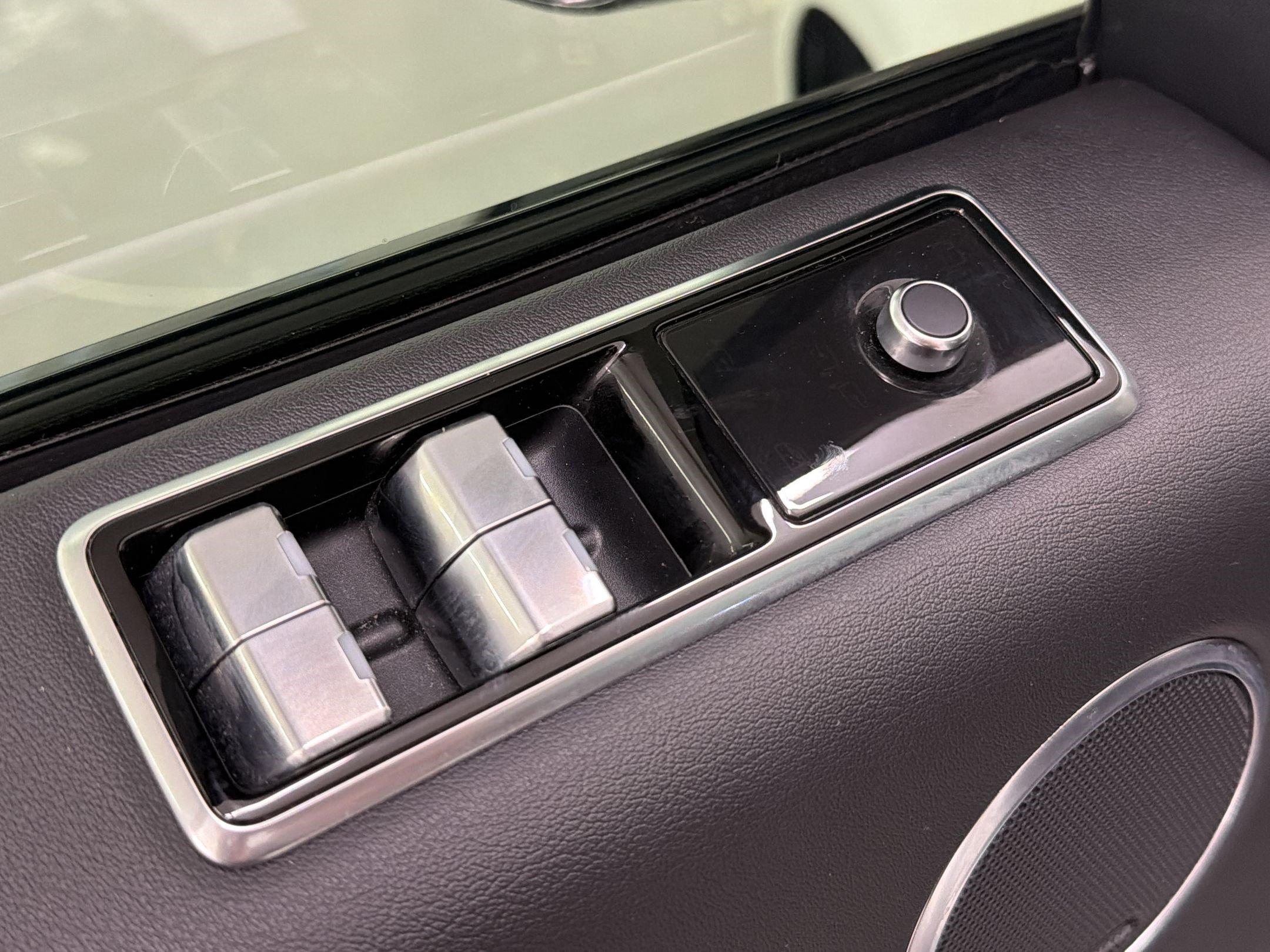 Used 2020 Land Rover Range Rover Sport SE AWD/4WD image 15