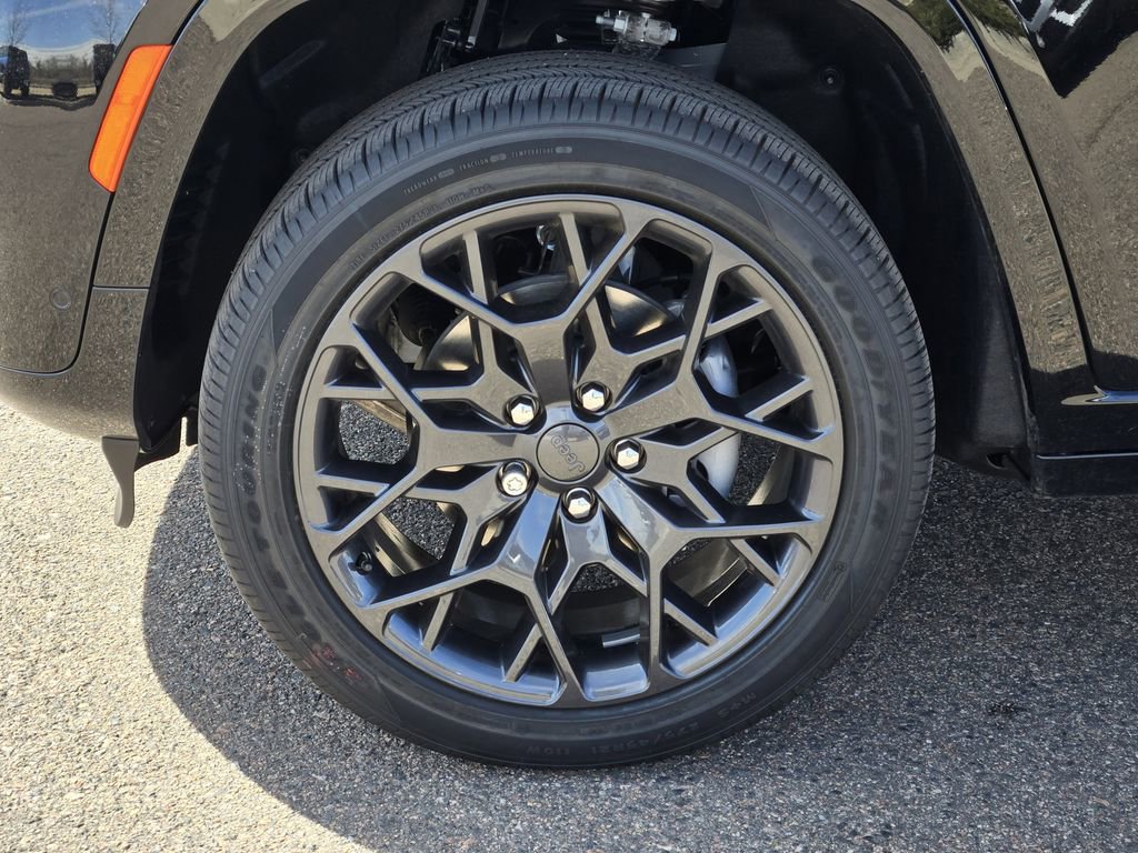 New 2026 Jeep Grand Cherokee Summit w/ Obsidian Package image 5