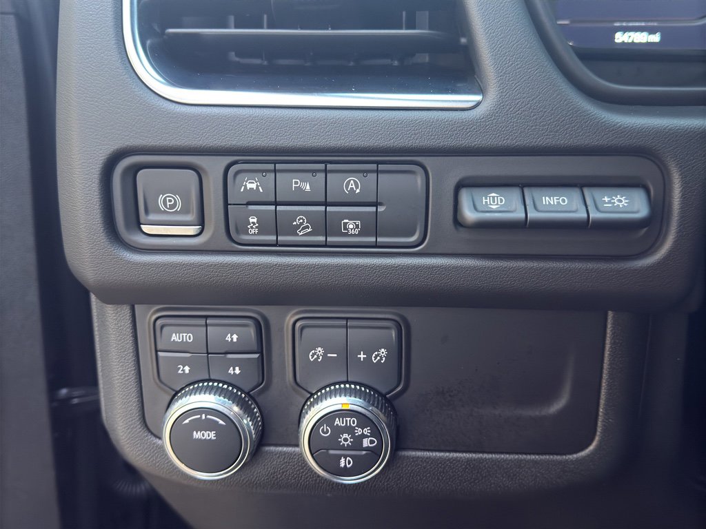 Used 2024 GMC Yukon AT4 w/ Technology Package AWD/4WD image 13