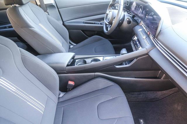 Certified 2025 Hyundai Elantra SEL image 19