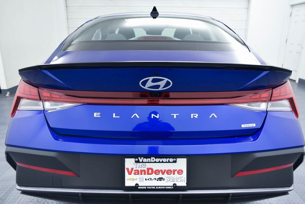 Used 2025 Hyundai Elantra SEL image 8