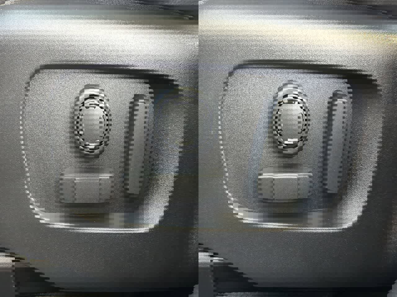 New 2026 Land Rover Range Rover Velar Dynamic SE image 18