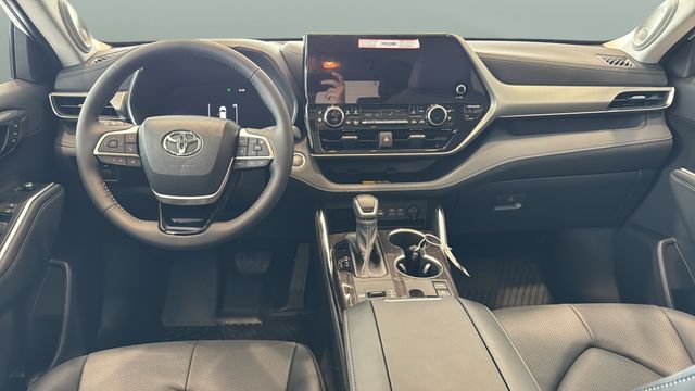 Used 2026 Toyota Highlander Platinum AWD/4WD image 21