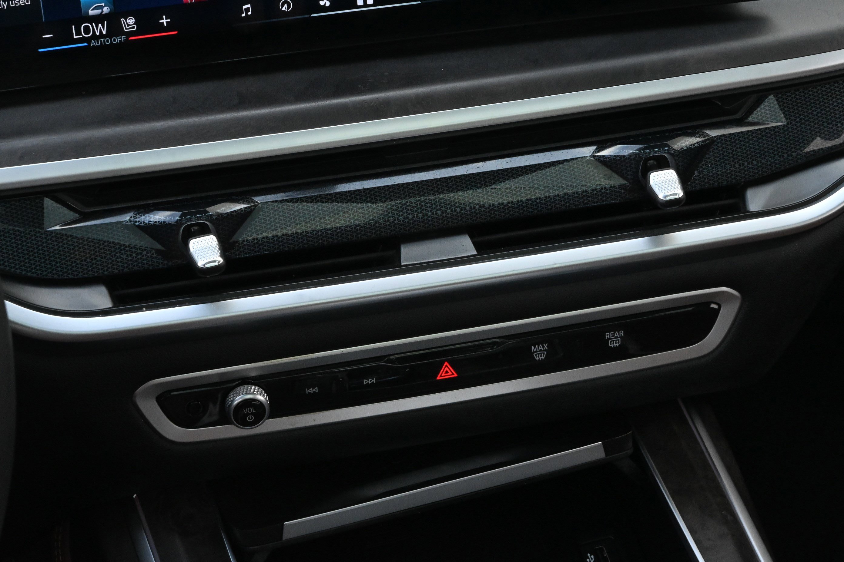 Used 2025 BMW X7 xDrive40i w/ Executive Package image 39