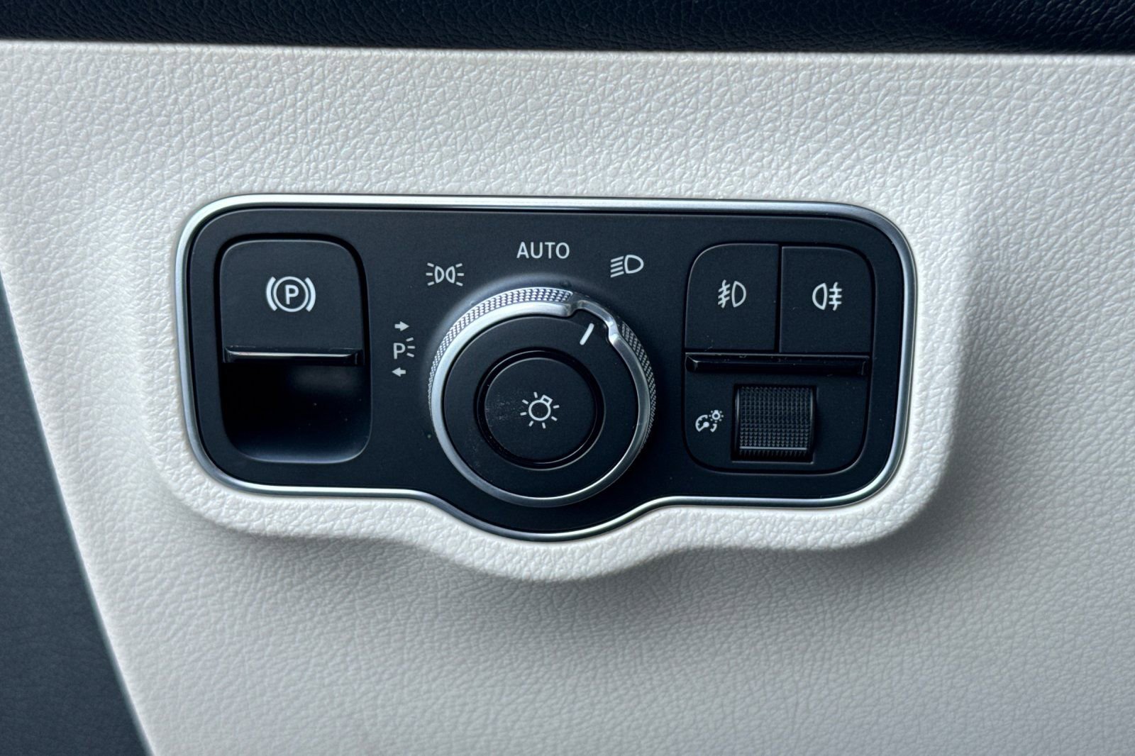 Certified 2025 Mercedes-Benz GLB 250 image 31