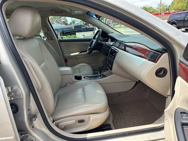 Used 2009 Chevrolet Impala LT w/ Luxury Edition Package FWD image 9
