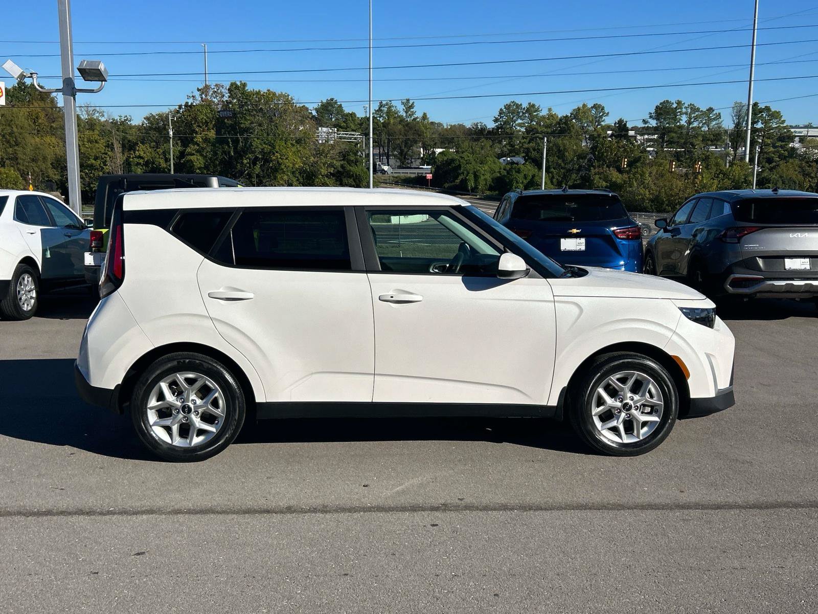 Used 2023 Kia Soul S FWD image 2