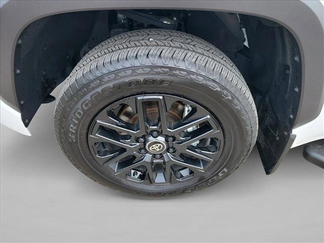 Used 2025 Toyota Tundra Limited AWD/4WD image 9