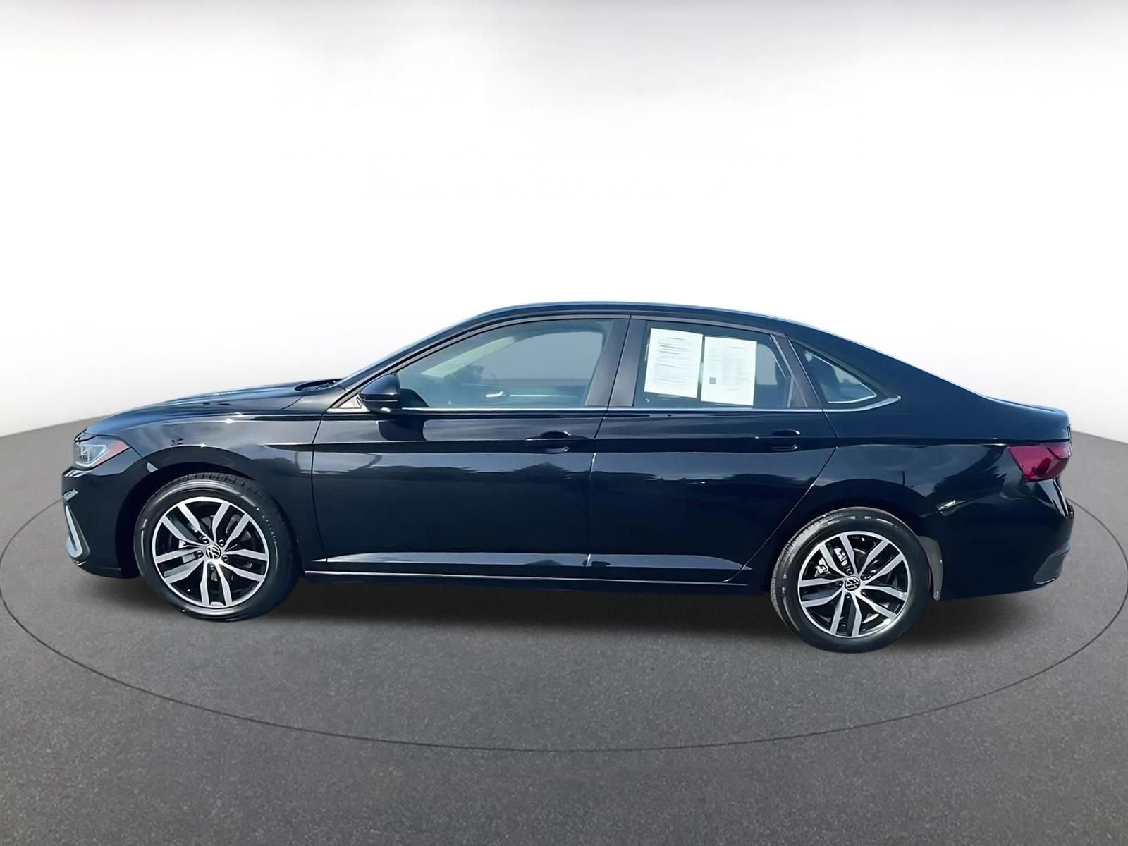 Used 2025 Volkswagen Jetta SE image 10
