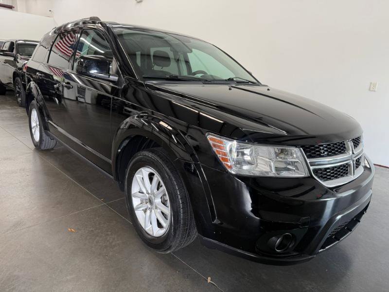 Used 2018 Dodge Journey SXT image 4