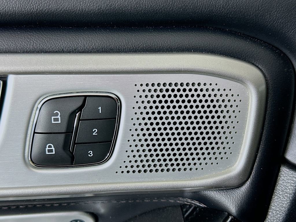 Used 2021 Ford Explorer Platinum w/ Equipment Group 601A image 21