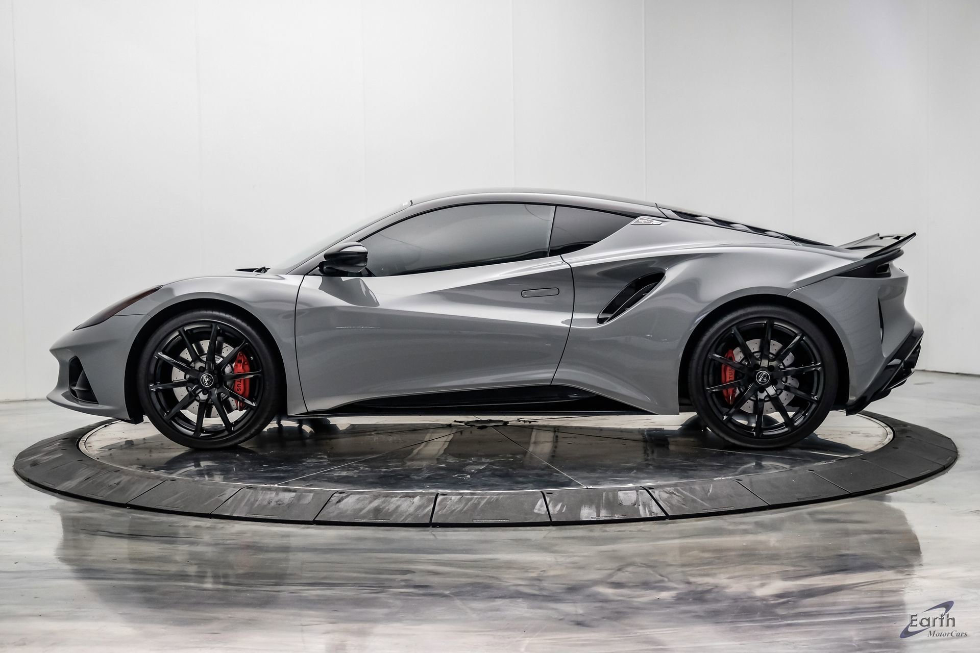 Used 2025 Lotus Emira RWD image 8