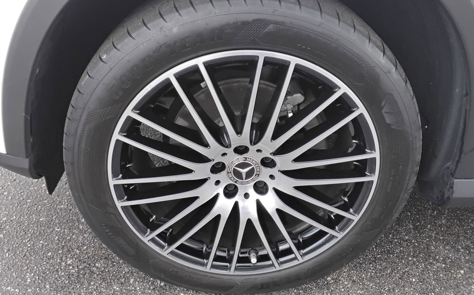 Used 2025 Mercedes-Benz GLC 300 GLC 300 image 11