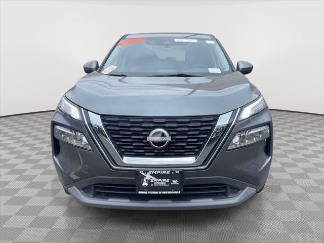 Used 2023 Nissan Rogue SV image 2