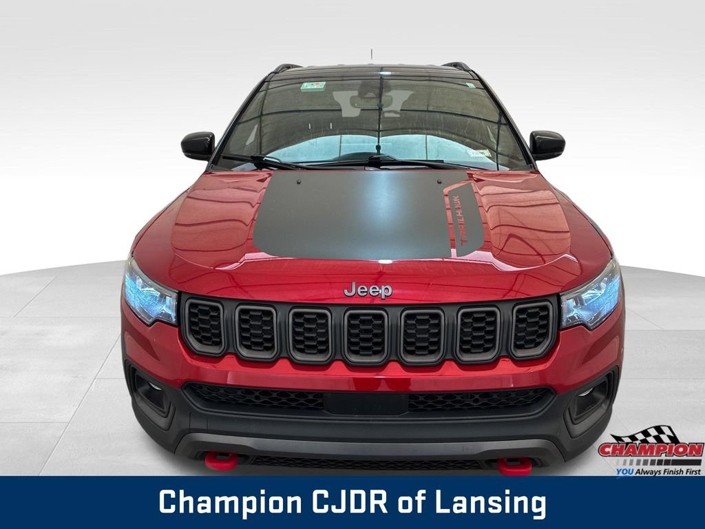 Used 2025 Jeep Compass Trailhawk AWD/4WD image 2