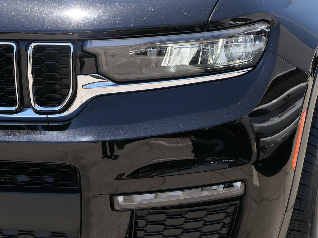 Used 2023 Jeep Grand Cherokee L Limited AWD/4WD image 8