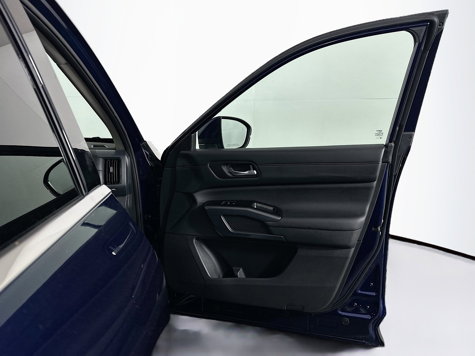 Used 2025 Nissan Pathfinder SL image 34