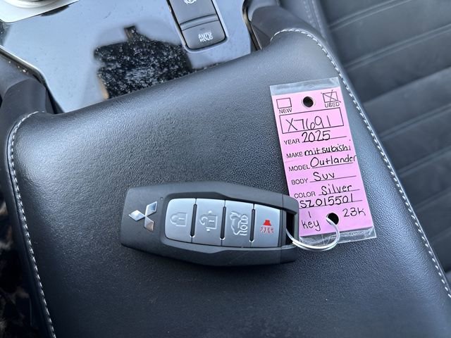 Used 2025 Mitsubishi Outlander SE image 20