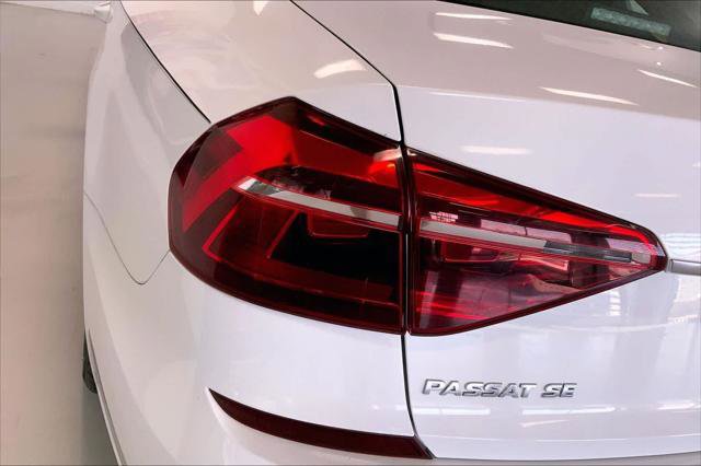 Used 2018 Volkswagen Passat 2.0T SE FWD image 30