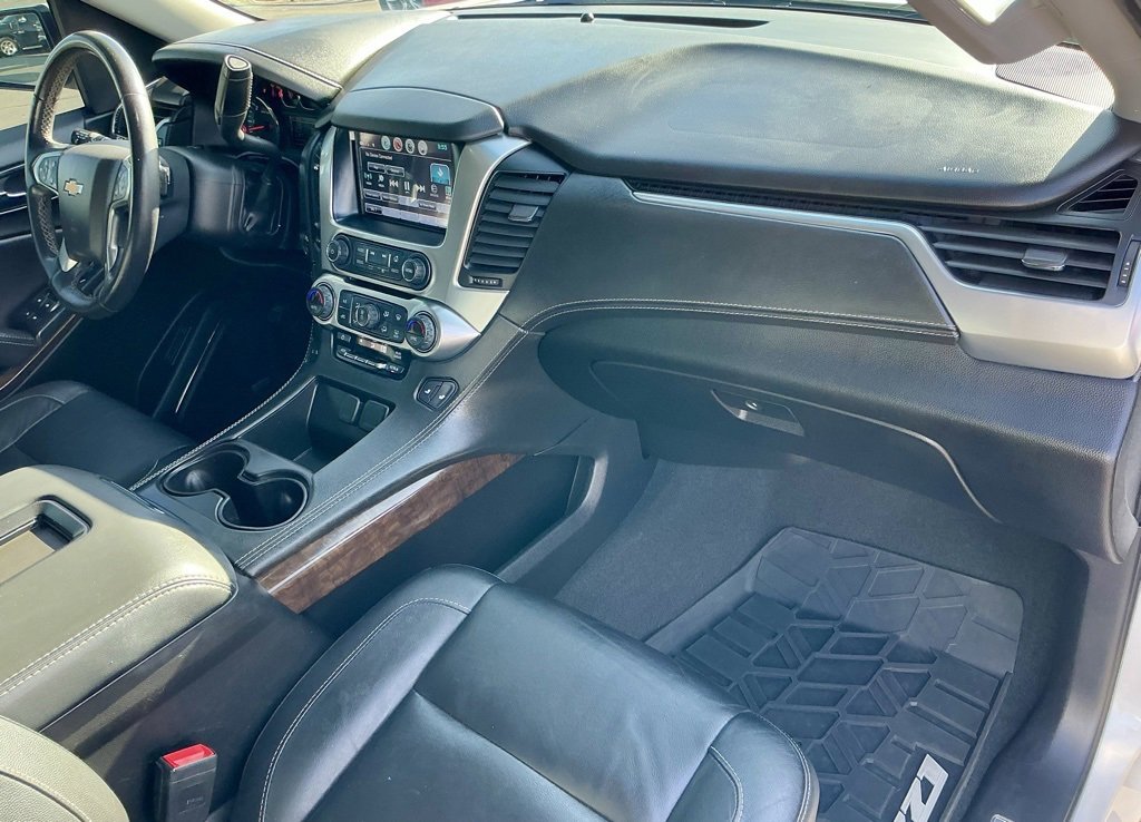 Used 2020 Chevrolet Suburban LT w/ Luxury Package image 24