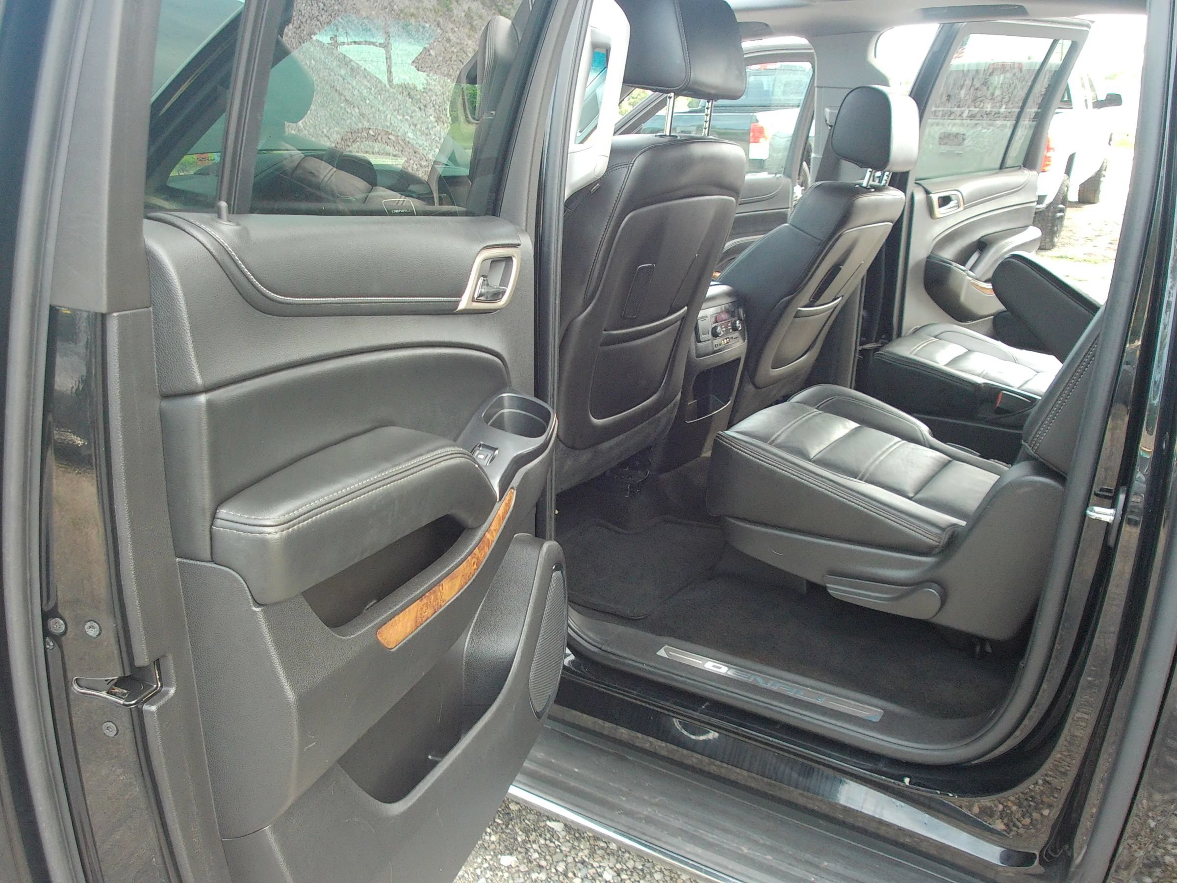 Used 2015 GMC Yukon XL Denali w/ Open Road Package RWD image 32