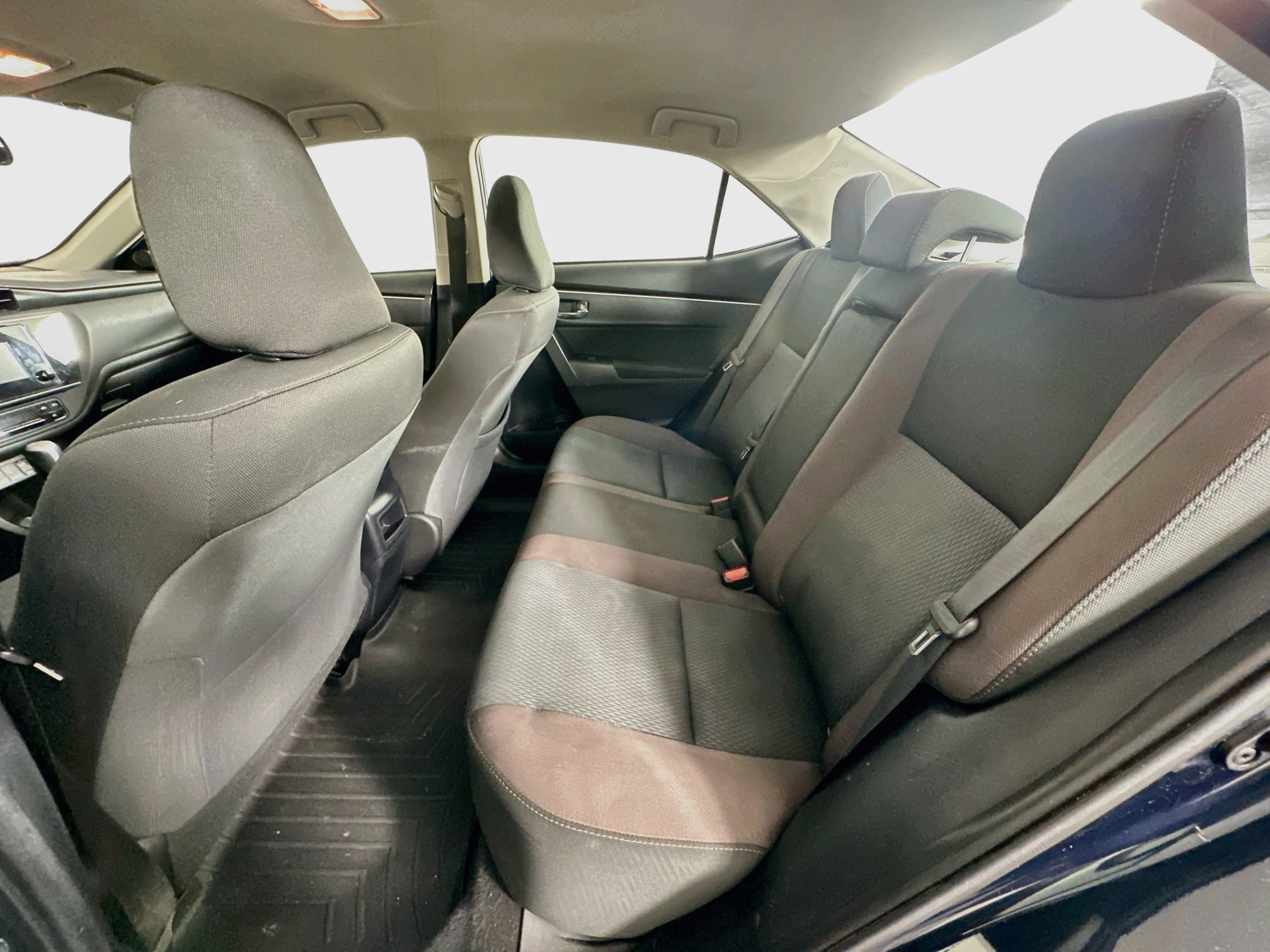 Used 2018 Toyota Corolla LE FWD image 26