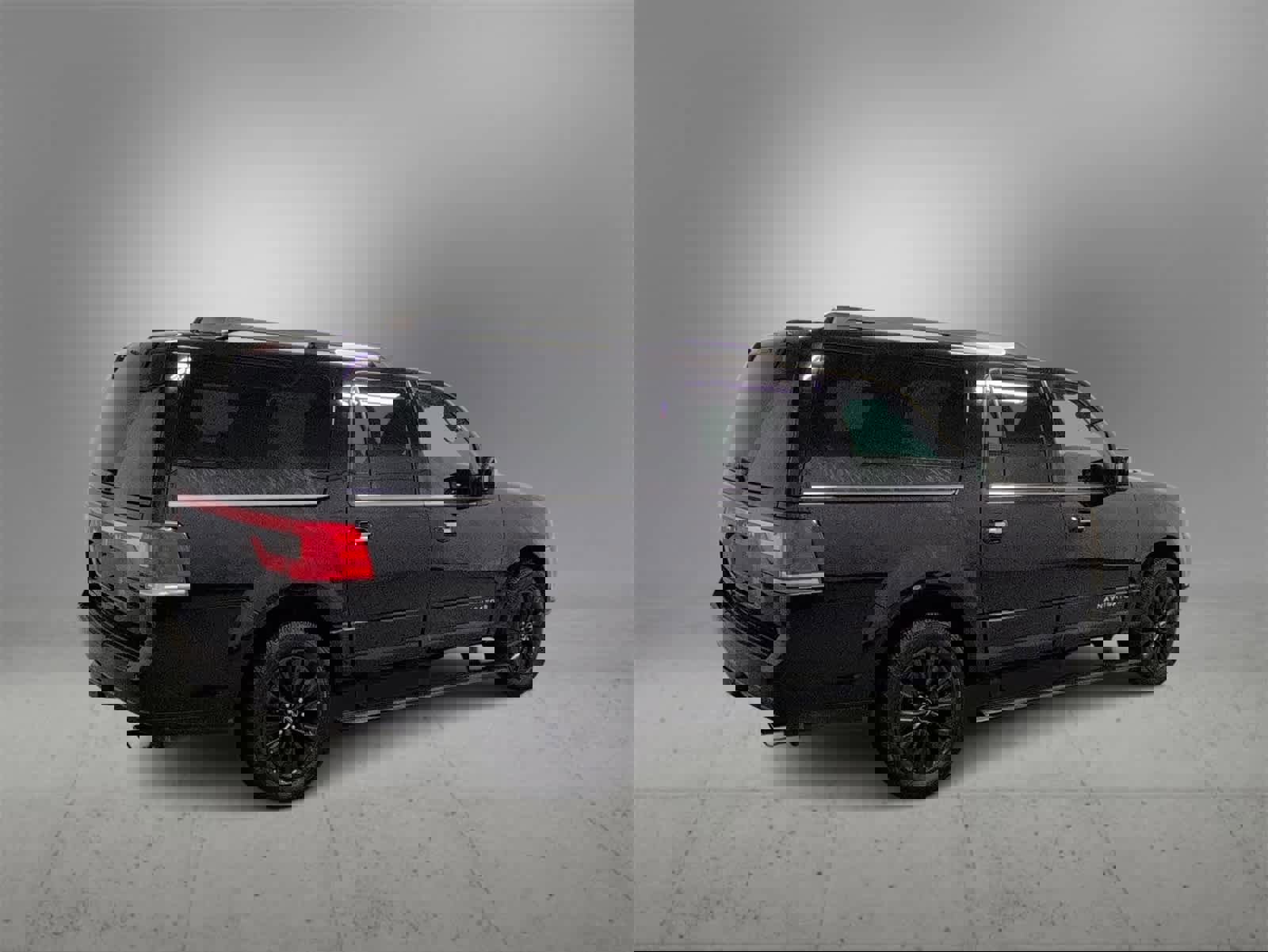 Used 2017 Lincoln Navigator L Select image 8