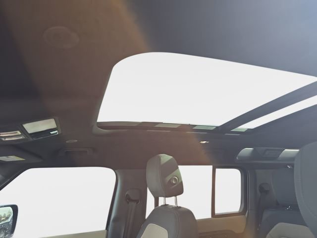 Certified 2023 Land Rover Defender 110 X-Dynamic SE image 28