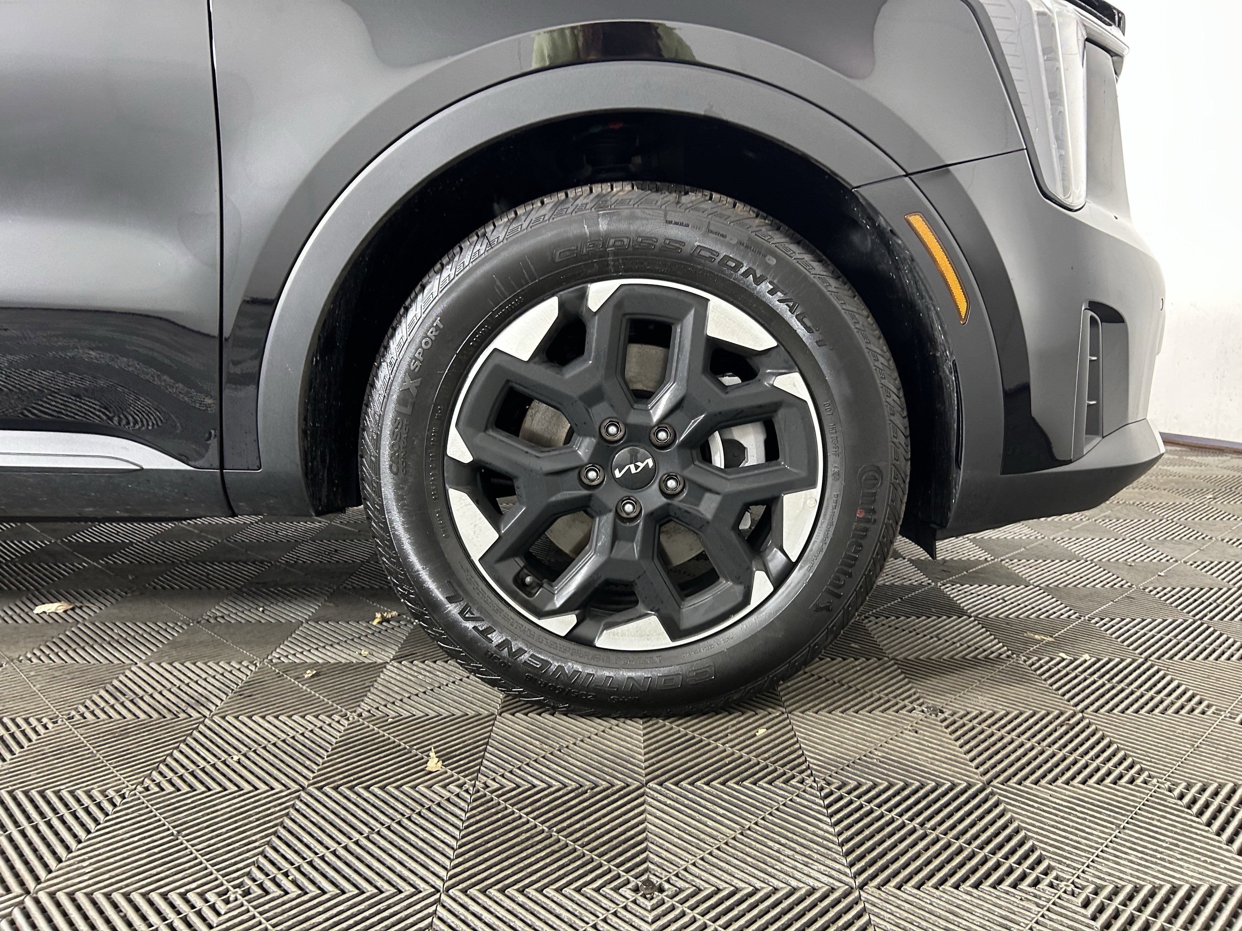 Used 2025 Kia Sorento S w/ Panoramic Sunroof Package image 45