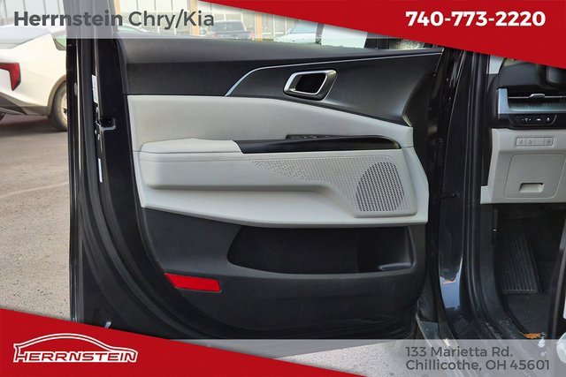 Used 2024 Kia Carnival LX image 16
