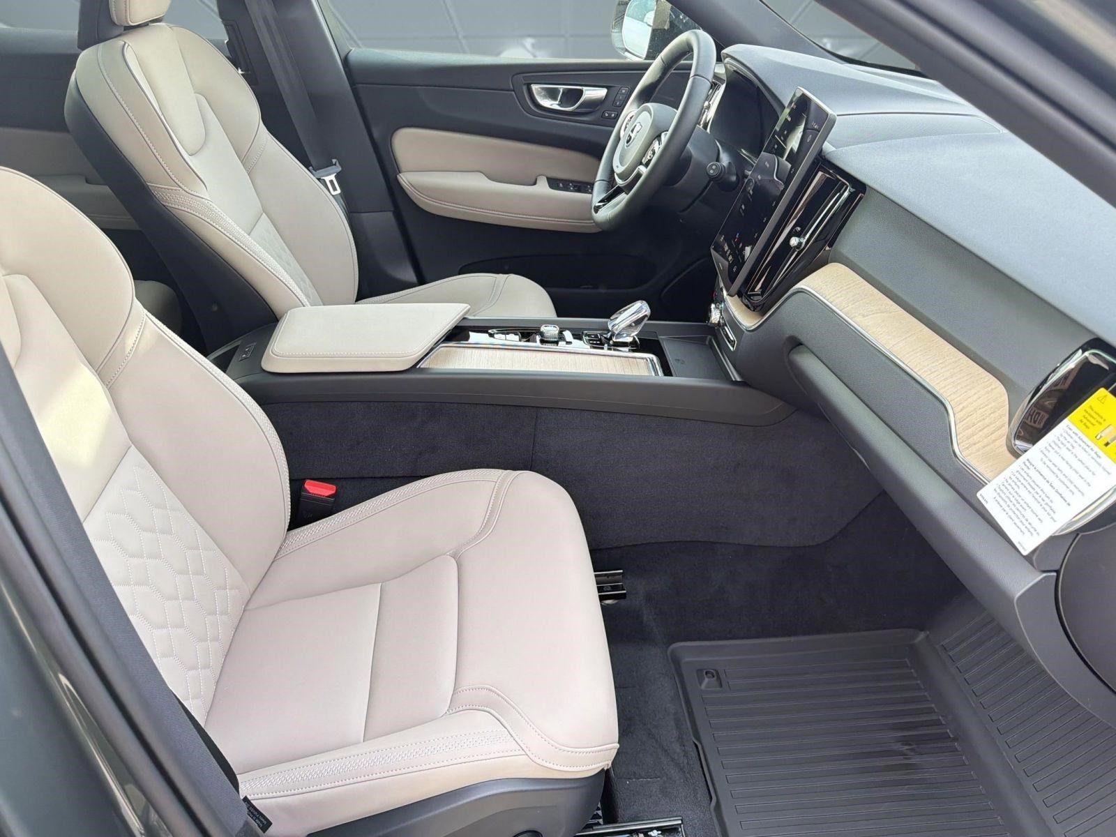 New 2026 Volvo XC60 T8 Core w/ Climate Package AWD/4WD image 30