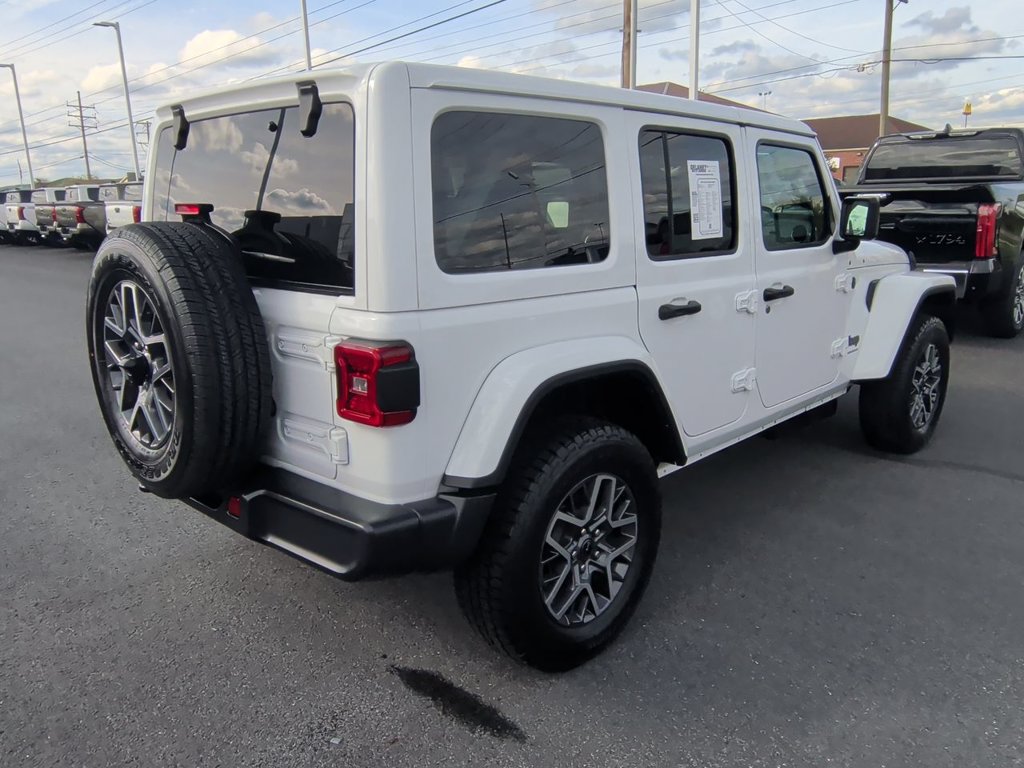 Used 2026 Jeep Wrangler Unlimited Sahara AWD/4WD image 8