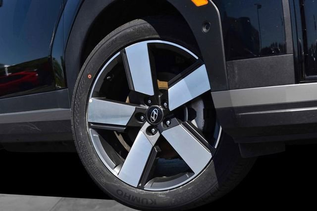 Used 2025 Hyundai Santa Fe Limited FWD image 3