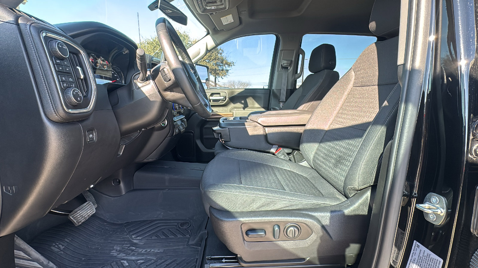 Used 2023 Chevrolet Silverado 2500 LT w/ Convenience Package image 9