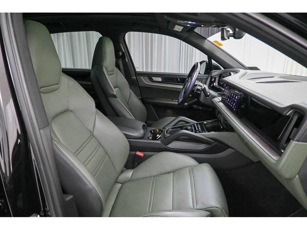 Used 2024 Porsche Cayenne S AWD/4WD image 19