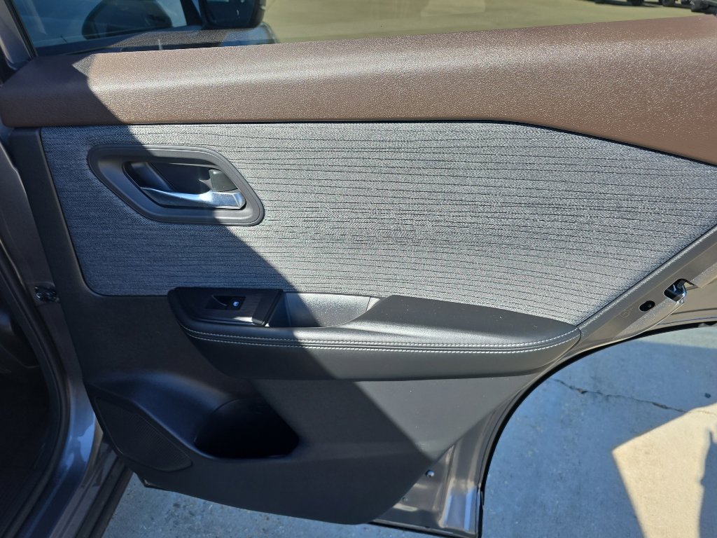Used 2023 Nissan Rogue SV FWD image 17