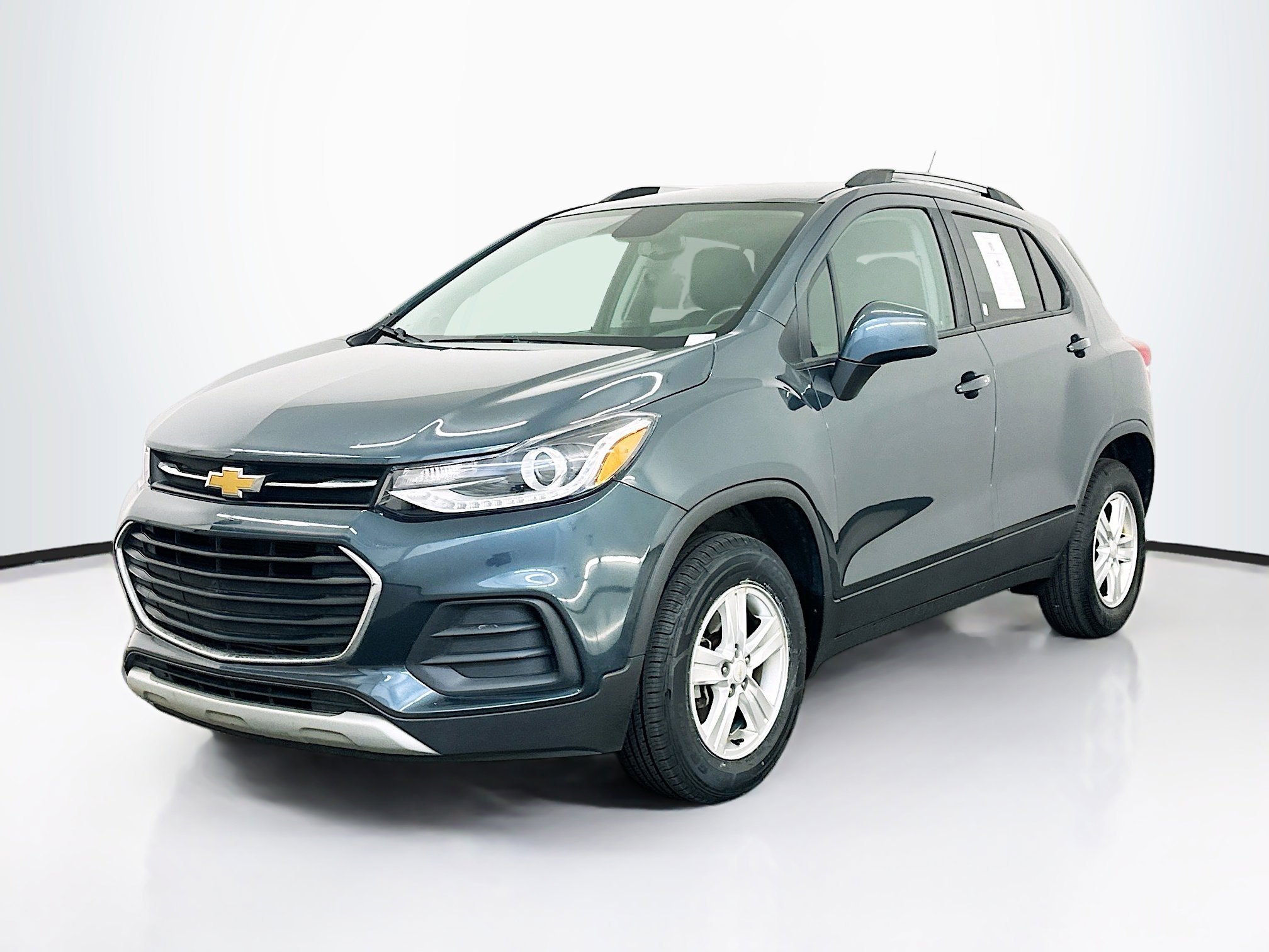 Used 2021 Chevrolet Trax LT w/ LT Convenience Package image 3