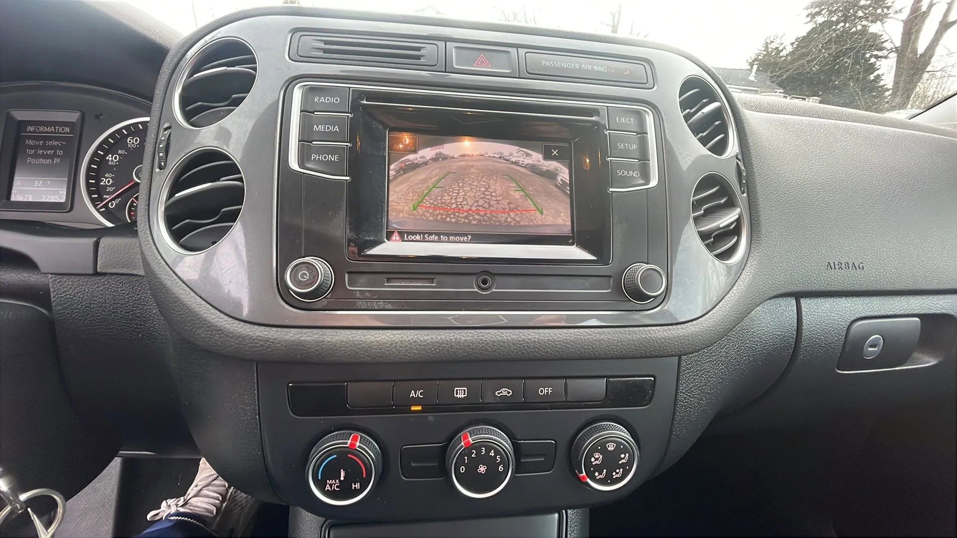 Used 2017 Volkswagen Tiguan Limited w/ Alloy Wheels Package image 12