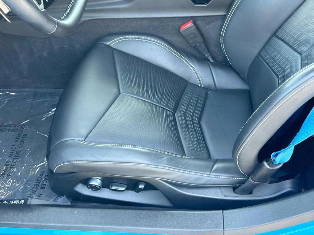 Used 2023 Chevrolet Corvette Stingray Preferred Cpe w/ Body-Color Dual Roof Package RWD image 19