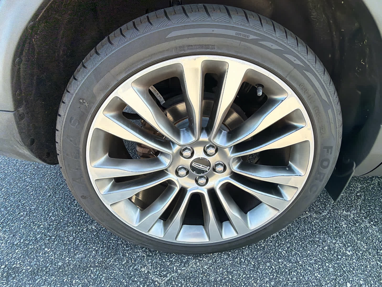 Used 2017 Lincoln MKX Reserve w/ Driver Assistance Package AWD/4WD image 28