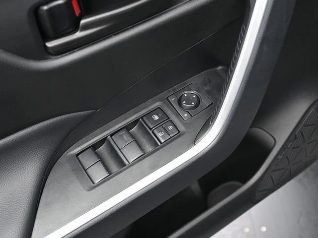 Certified 2025 Toyota RAV4 LE AWD/4WD image 17
