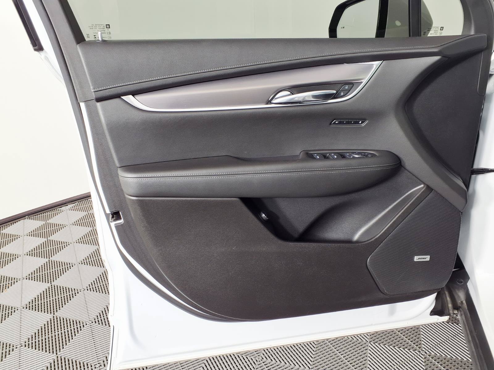 Certified 2024 Cadillac XT6 Luxury FWD image 17