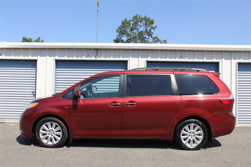 Used 2017 Toyota Sienna XLE Premium AWD/4WD image 9