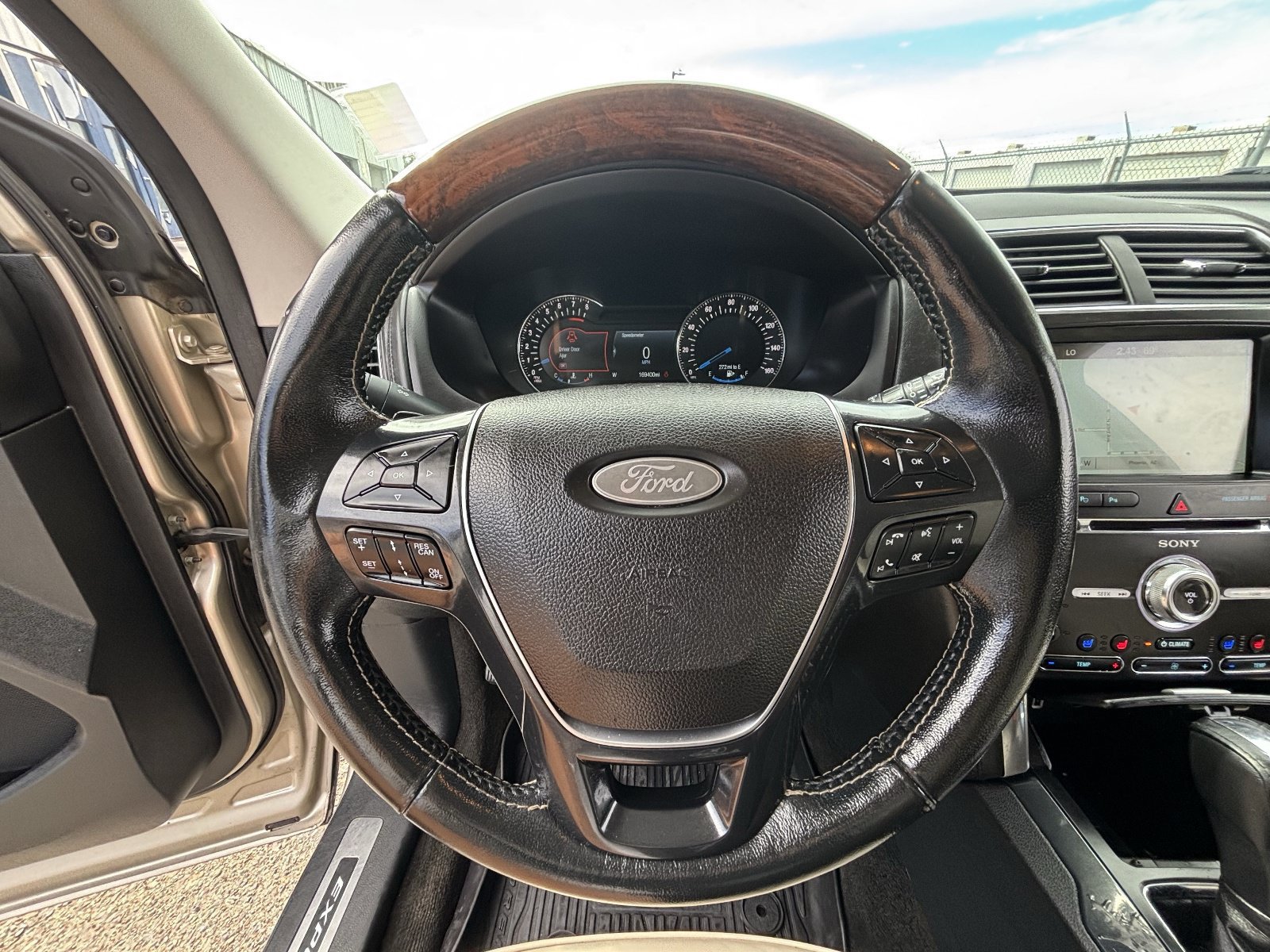 Used 2017 Ford Explorer Platinum AWD/4WD image 30