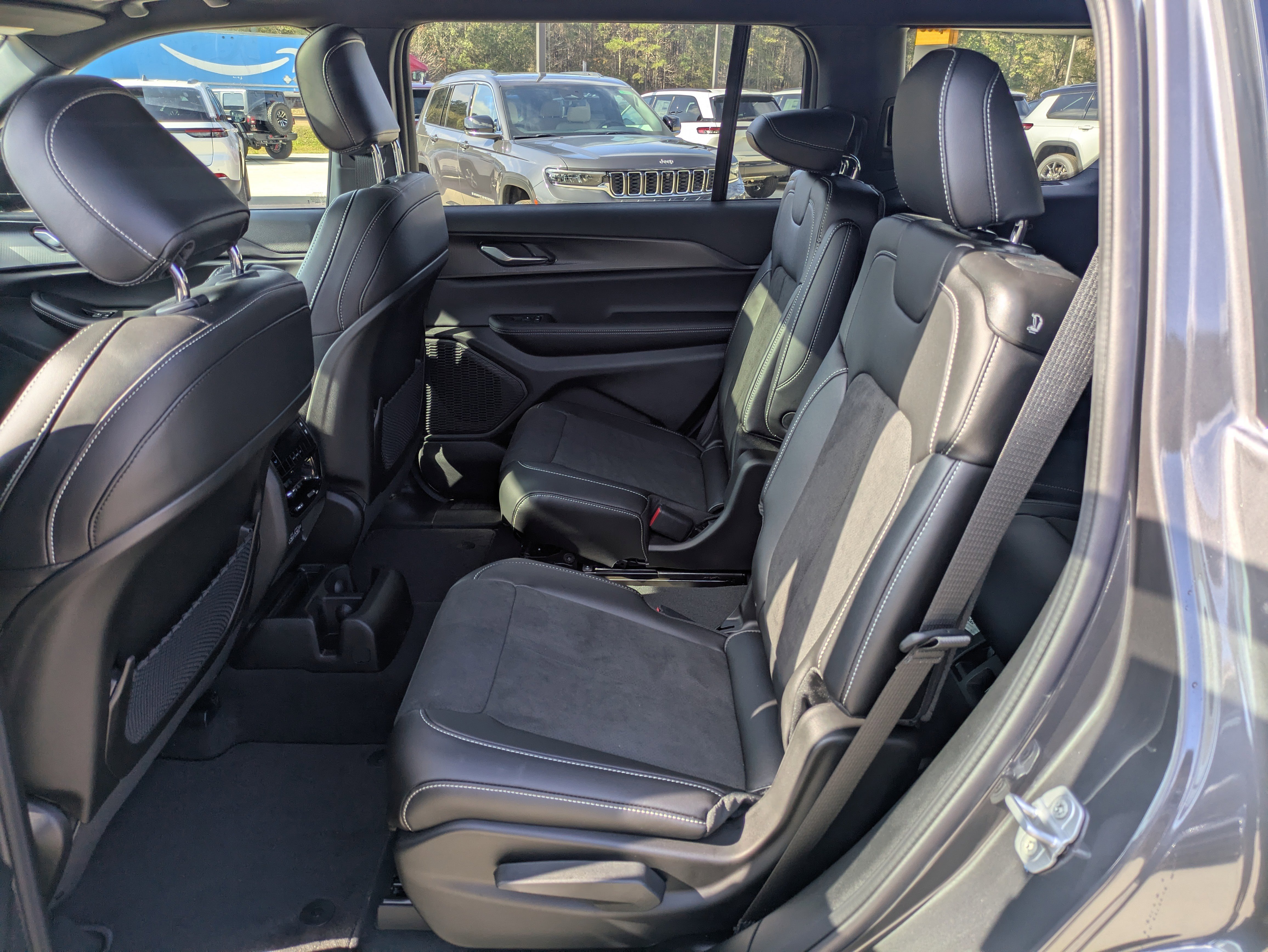 New 2025 Jeep Grand Cherokee L Altitude image 11