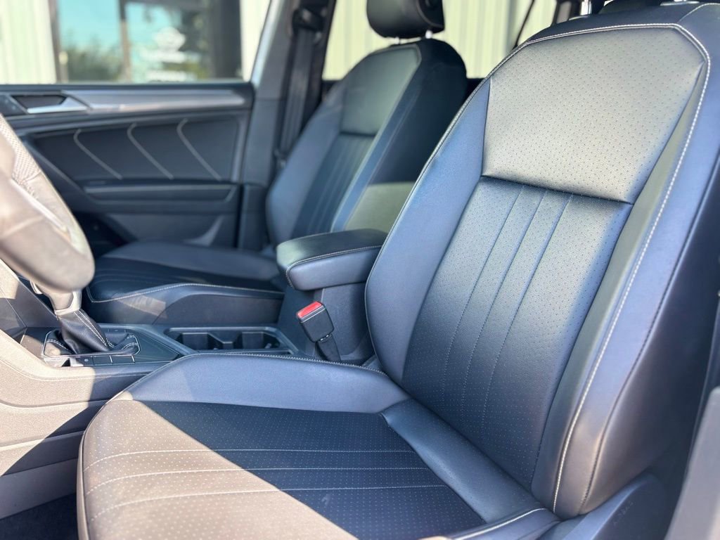 Used 2022 Volkswagen Tiguan SE R-Line image 11