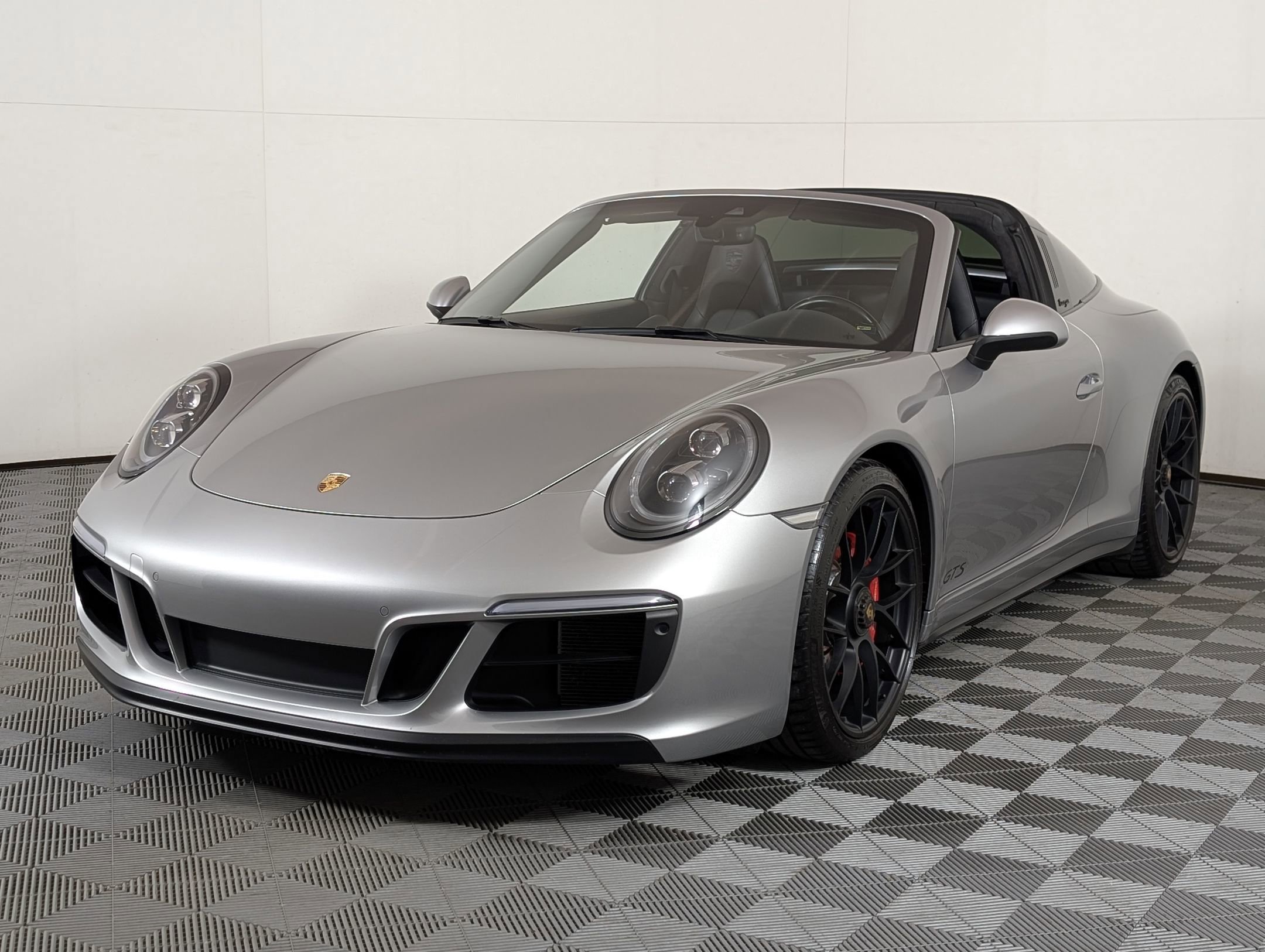 Used 2019 Porsche 911 Targa 4 GTS image 1