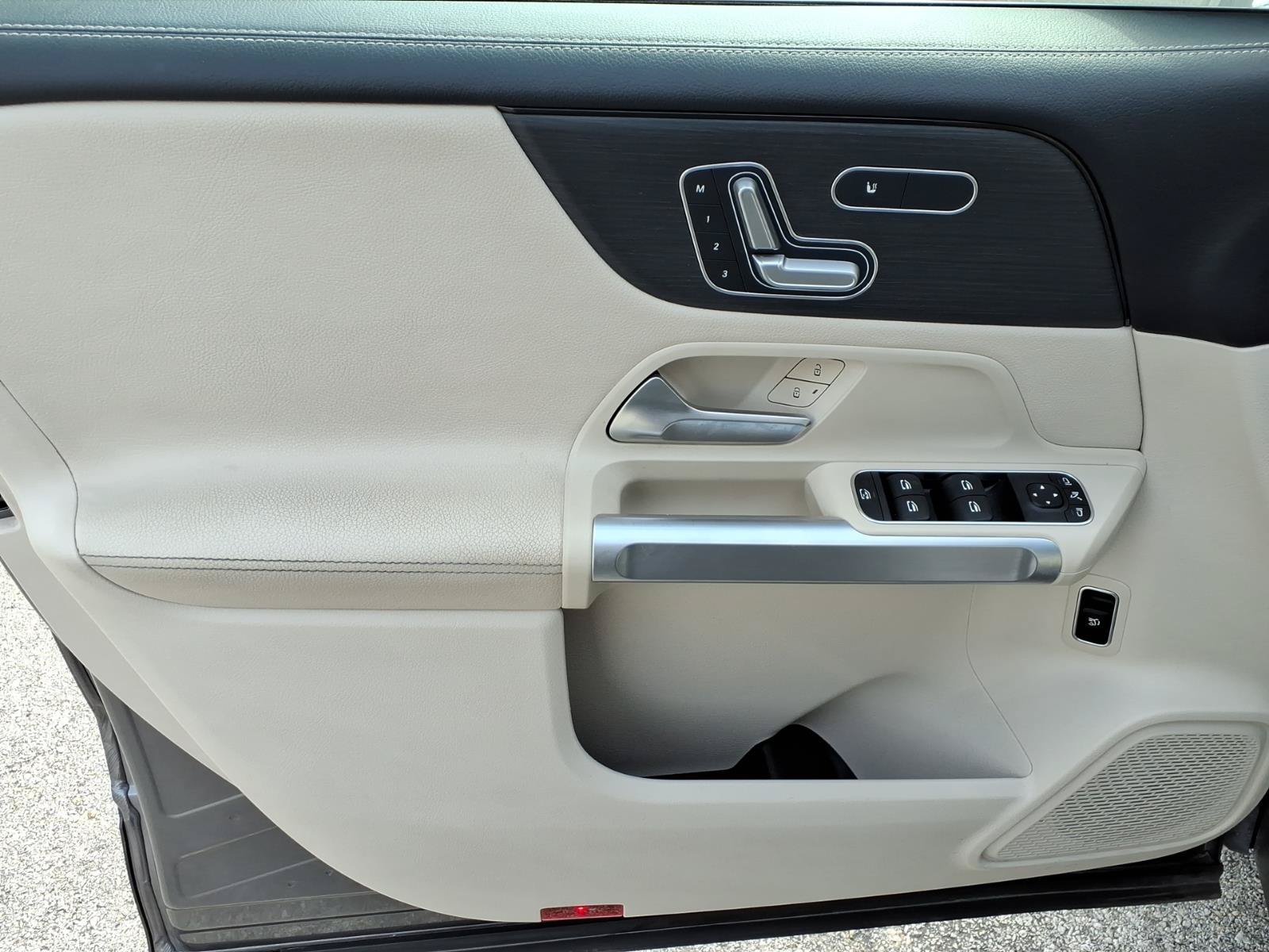 Used 2023 Mercedes-Benz GLB 250 4MATIC image 11